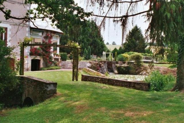 مبيت وإفطار Le Moulin De Francueil الغرفة الصورة